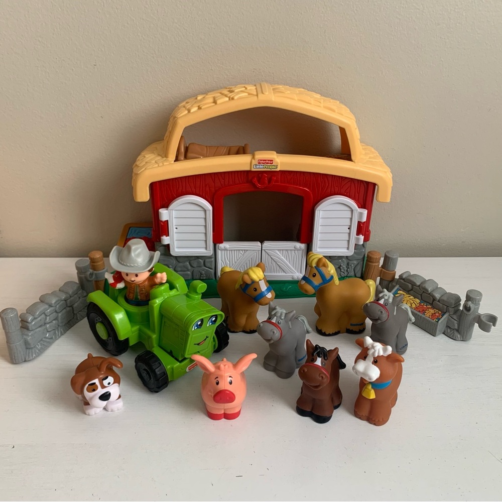 Fisher-Price Little People Horse Stable w/Sound Farmer Animals Tractor Fence